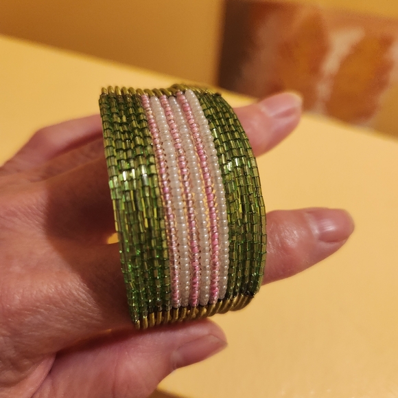 Pink and green fine beaded bracelet - Picture 5 of 5